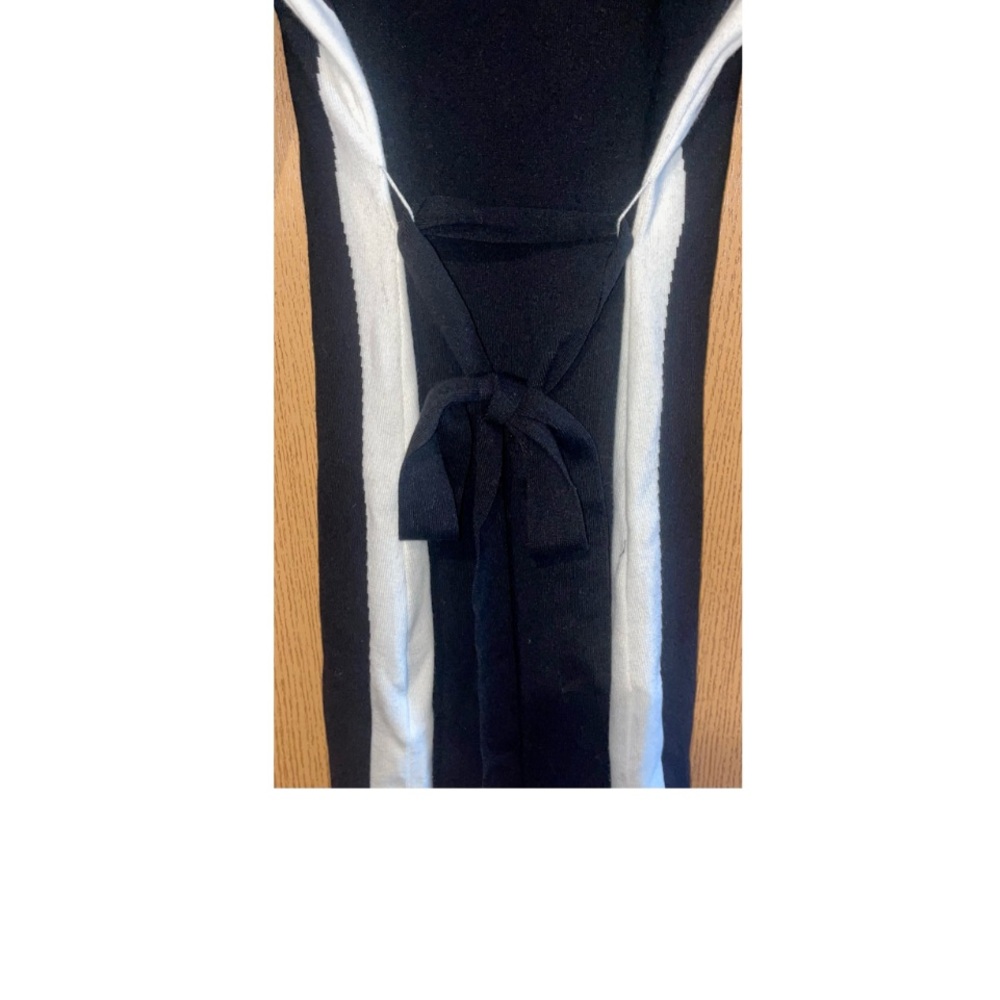NWT GORGEOUS MOTIF MIDI BLACK DRESS WITH WHITE ACCENTS AND BELT! - Picture 6 of 11